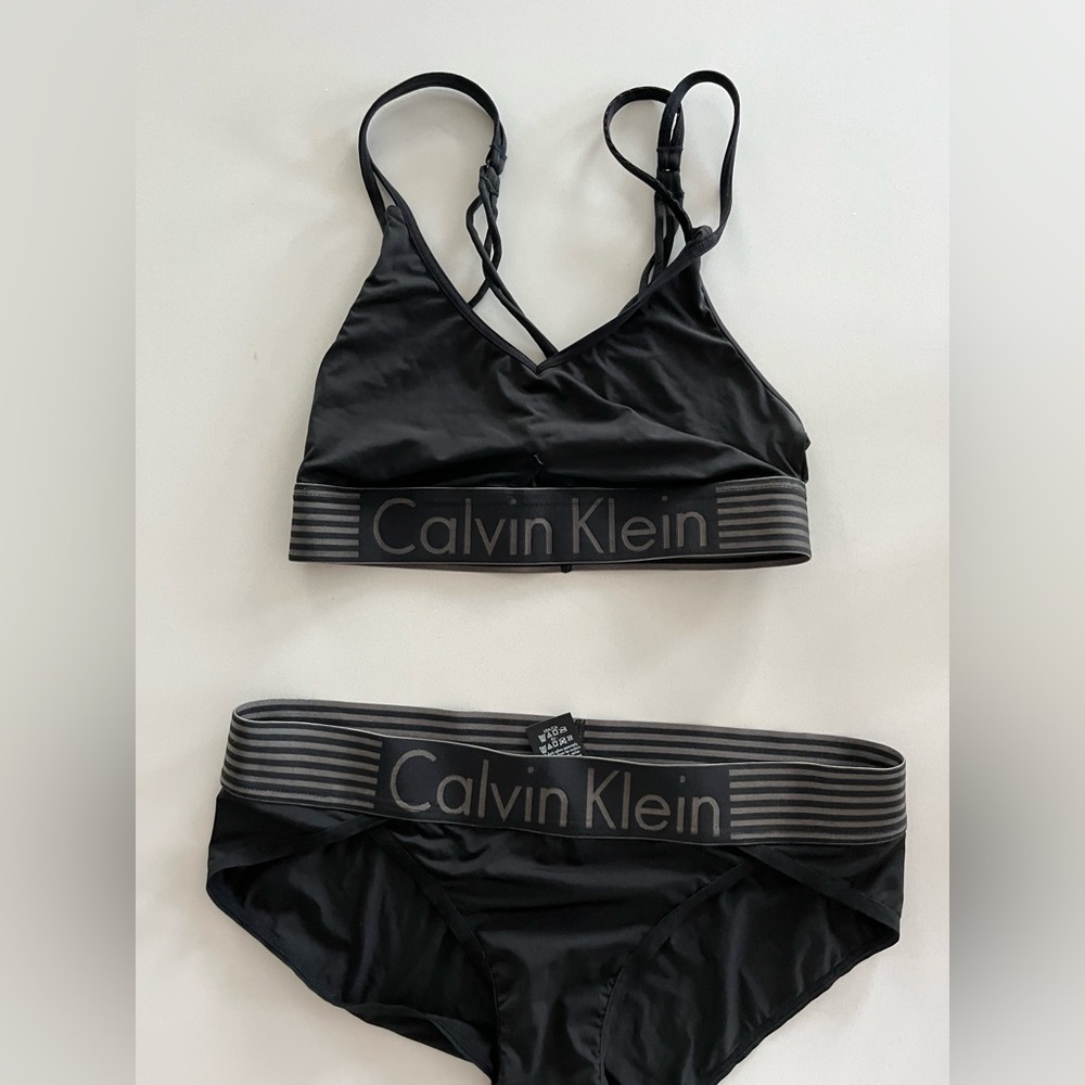 Calvin Klein bikini set (never worn)